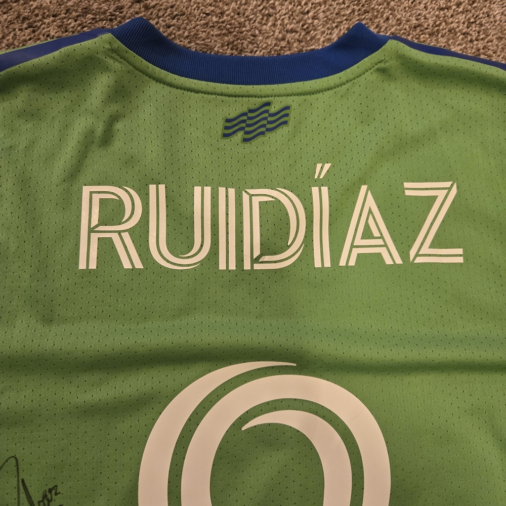Seattle Sounders Game Worn and Signed Raul Ruidiaz Soccer Jersey - Picture 9 of 9